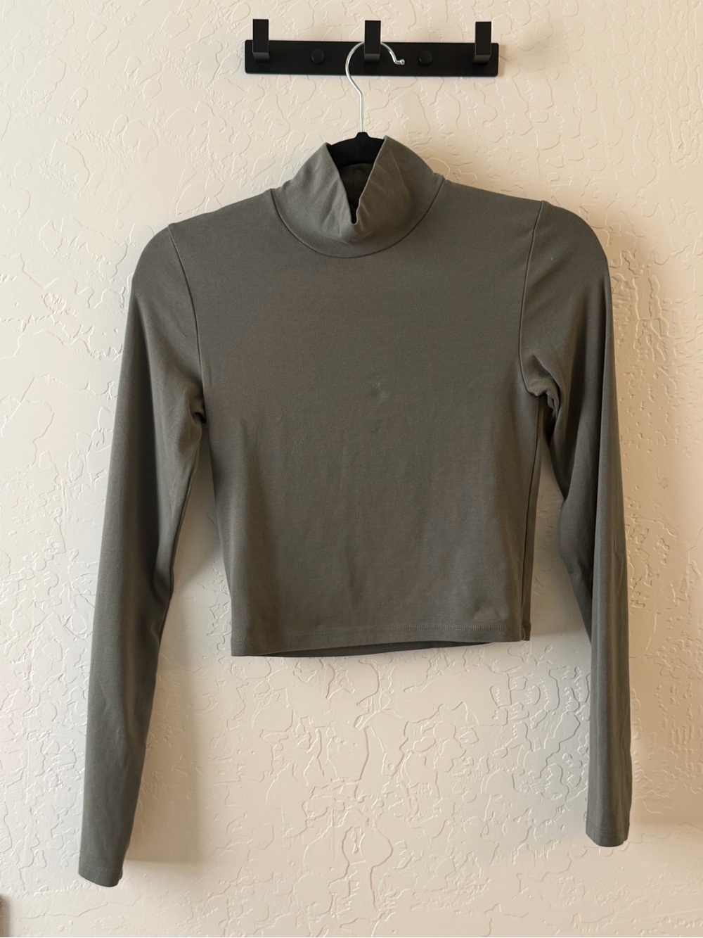 Women's Olive Green Long-Sleeve Mock Neck Cropped Top